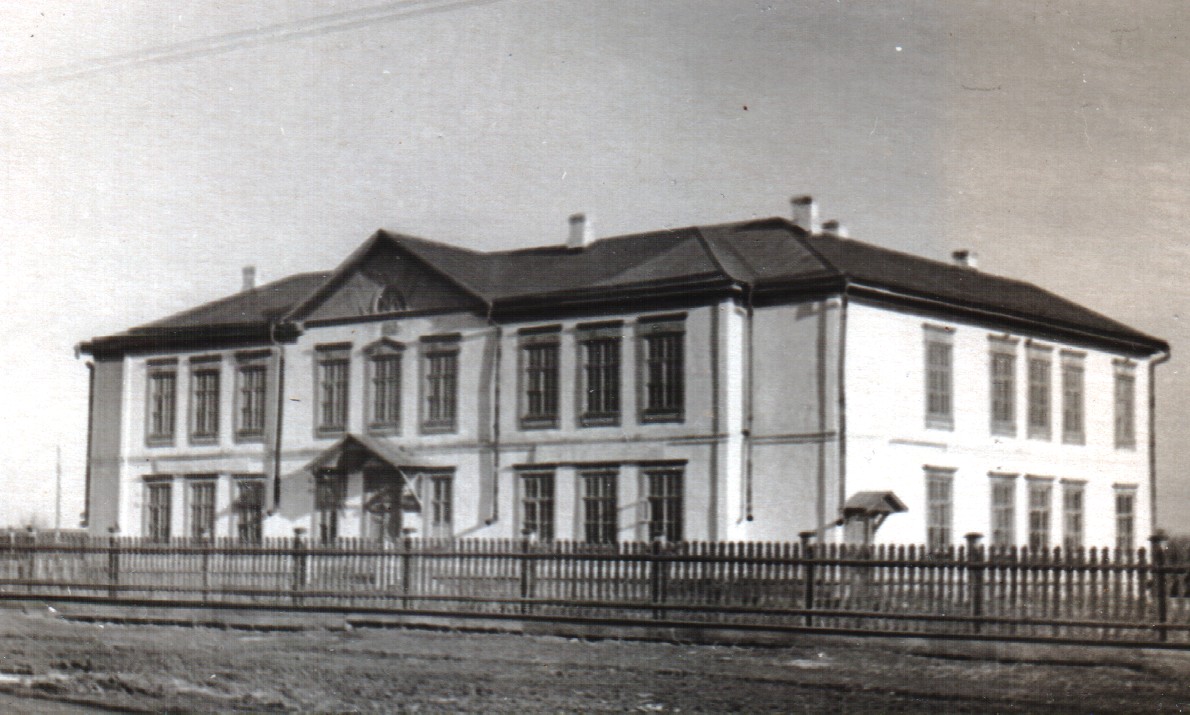 1954 год. Новое здание Мальцевской восьмилетней школы.